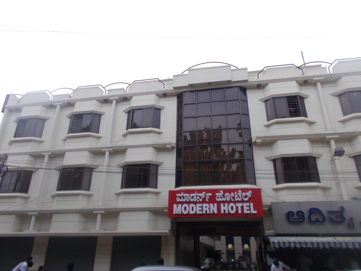 Modern Hotel Bangalore Exterior foto